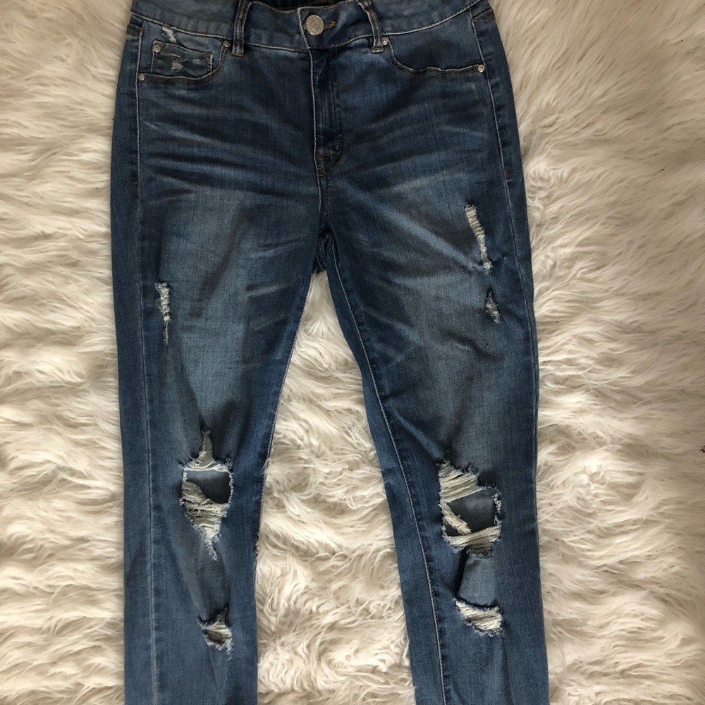 Medium washed ripped jeans